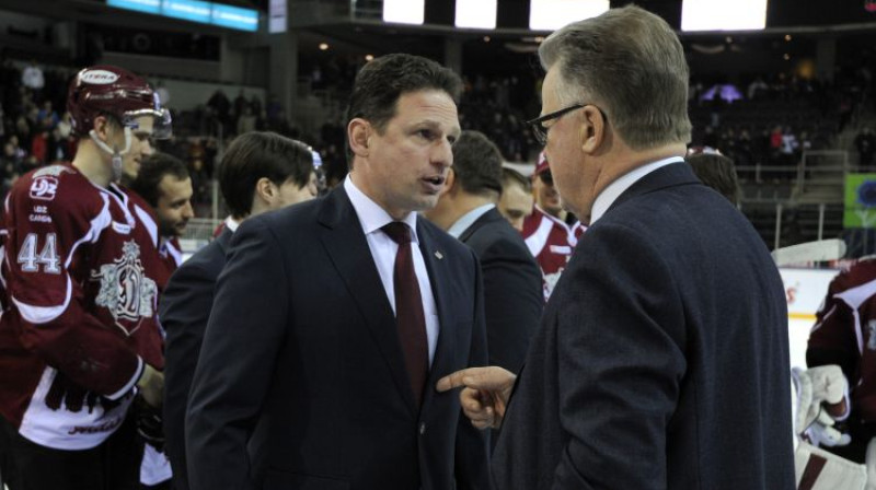 Rīgas "Dinamo" ģenerālmenedžeris Normunds Sējējs un valdes priekšsēdētājs Guntis Ulmanis
Foto: Romāns Kokšarovs/F64