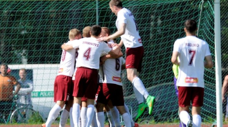 "Jelgavas" futbolisti
Foto: Romāns Kokšarovs (f64)