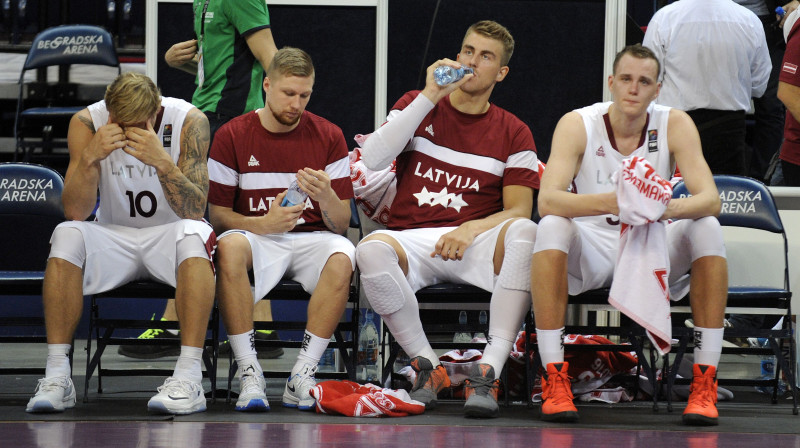 Sarūgtinātie Latvijas basketbolisti
Foto: Romāns Kokšarovs, f64