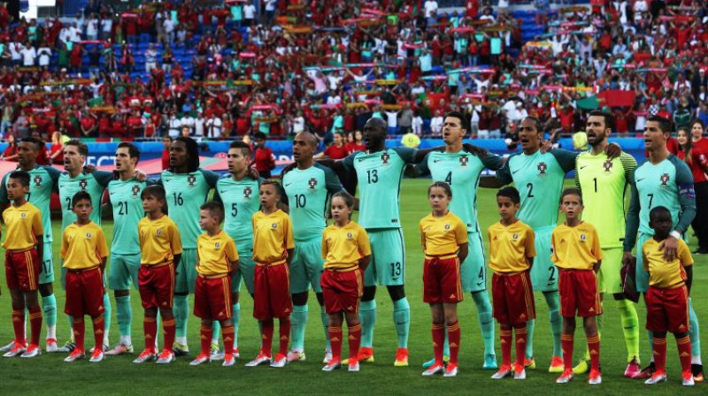 Portugāles izlases futbolisti un viņu pavadoņi pusfinālā
Foto: Alexander Demianchuk/TASS/Scanpix
