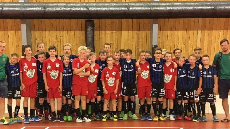 Talsu NSS/Krauzers kopā ar saviem pāridarītājiem Hattrick Brno
Foto: Talsi FK