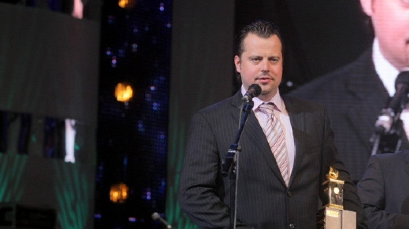 Vjačeslavs Bulanovs saņem balvu 
Foto: khl.ru