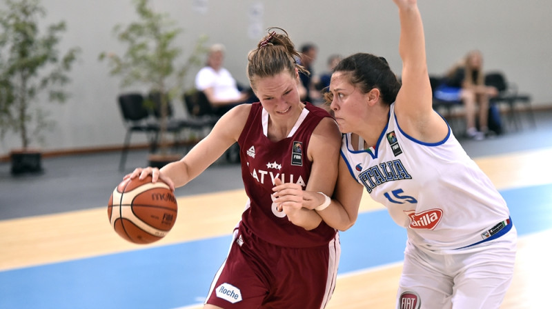 Digna Strautmane: 21 punkts Eiropas U20 čempionāta ceturtdaļfināla spēlē ar Itālijas komandu.
Foto: FIBA.com