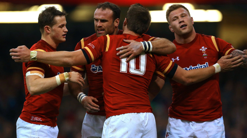Velsas izlases spēlētāji priecājas par piezemējumu 2016. gada Sešu nāciju kausa spēlē pret Itāliju.
Foto: AFP/Scanpix