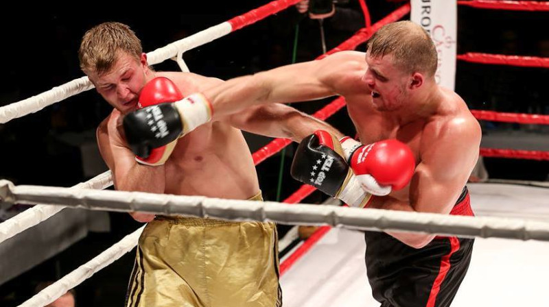 Ričards Bolotņiks (no labās) un Reinis Porozovs cīņā 2015. gadā
Foto: Sergejs Skripa