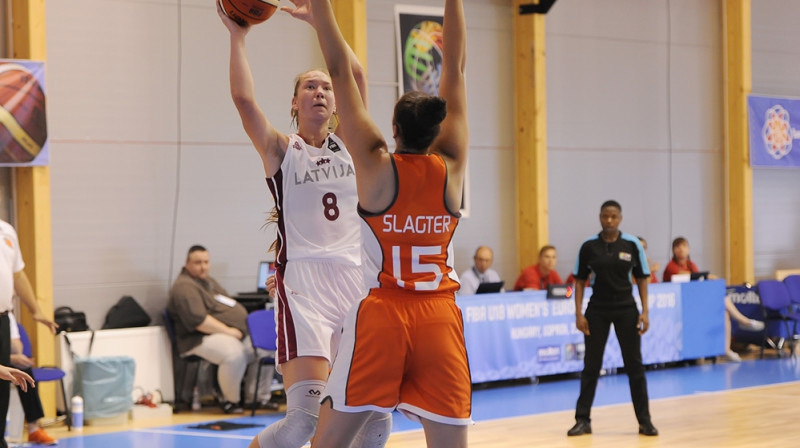 Digna Strautmane: 16 punktu, 10 atlēkušās bumbas un Latvijas U18 izlases uzvara Eiropas čempionāta atklāšanas spēlē.
Foto: FIBA.com