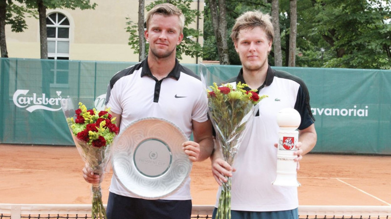Krišjānis Stabiņš un Miķelis Lībietis pēc Viļņas fināla
Foto: prezidentotaure.lt