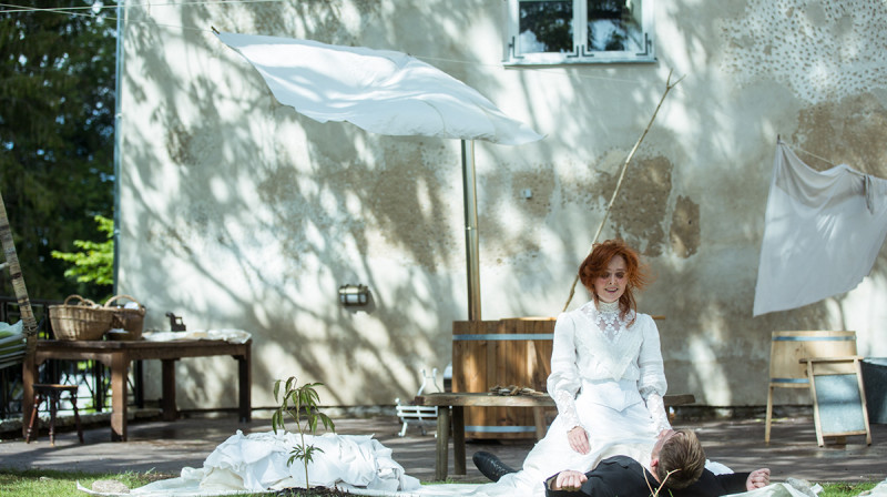 Attēlā: aina no Igaunijas viesizrādes "Jūlijas jaunkundze"
Publicitātes foto