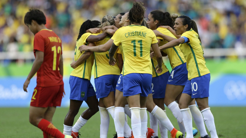 Brazīlietes atzīmē vārtu guvumu
Foto: AP/Scanpix