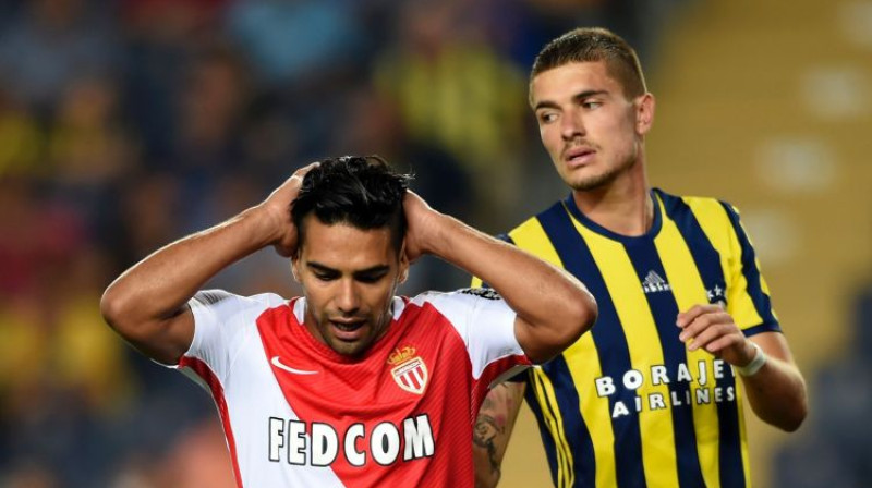 Radamels Falkao spēlē pret "Fenerbahce"
Foto: AFP/Scanpix