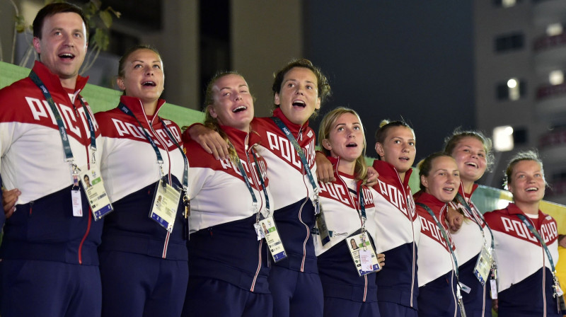 Olimpiskajā ciematā tiek pacelts Krievijas karogs
Foto: Sipa USA/Scanpix