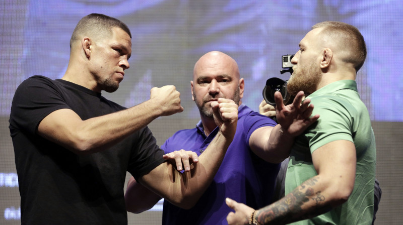 Neits Diazs (pa kreisi) un Konors Makgregors oficiālajā preses konferencē pirms ''UFC 202"
Foto : AP/Scanpix