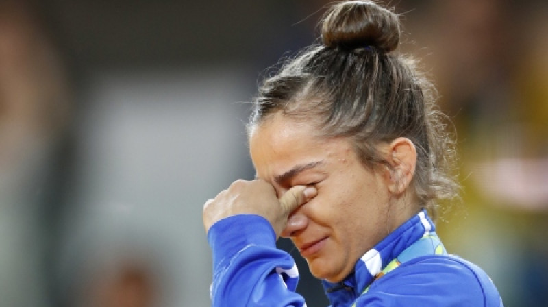 Majlindas Kelmendi prieka asaras pēc uzvaras finālā
Foto: Sipa USA/Scanpix