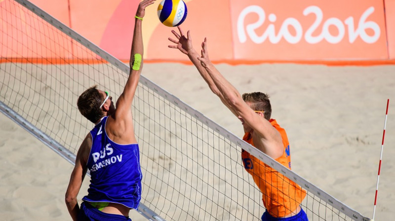 Konstantīna Semjonova un Kristiana Varenhorsta duelis pie tīkla
Foto: rio2016.fivb.com