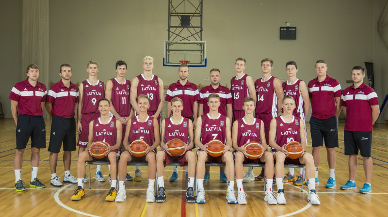 Latvijas U16 puišu izlase: piektdien pirmā spēle Eiropas kadetu čempionātā.
Foto: Renārs Koris