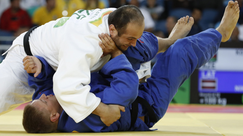 Artūrs Ņikiforenko zilajā kimono
Foto: AFP/Scanpix