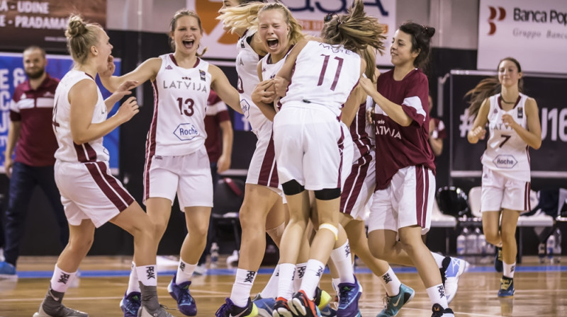 Latvijas U16 meitenes priecājas par uzvaru
Foto: fiba.com
