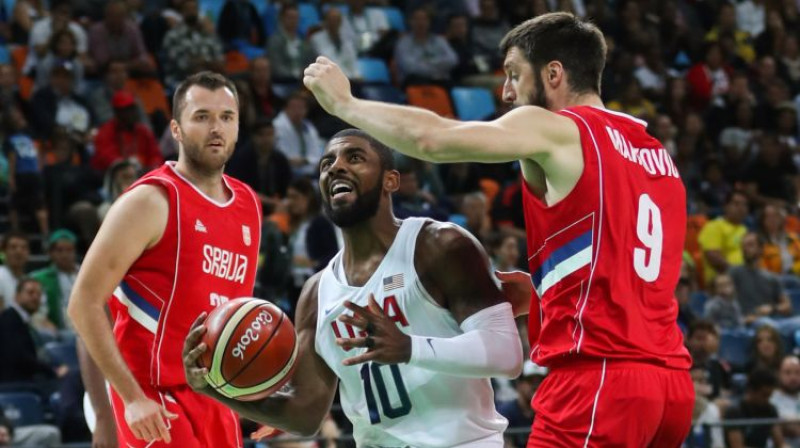 Kairijs Ērvings laužas cauri Serbijas aizsardzībai
Foto: USA TODAY Network/Sipa USA/Scanpix