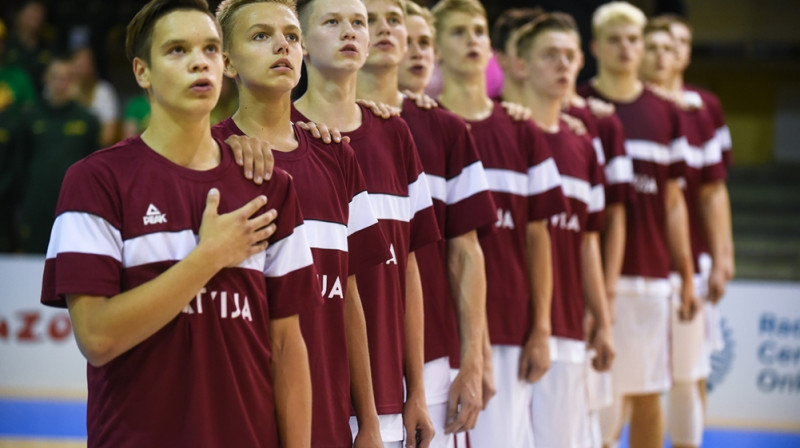 Latvijas U16 puiši pirms spēles pret Spāniju
Foto: fiba.com