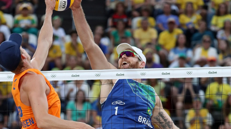 Alisons Čeruti cīņā ar Robertu Mēvsenu
Foto: SIPA/Scanpix