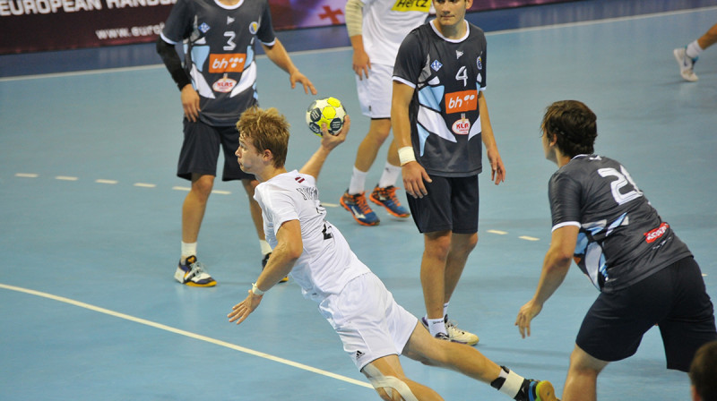 Mārtiņš Stepuļenoks-Stukanovs uzbrukumā
Foto: EHF2016M18.ge