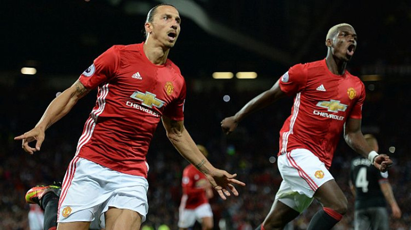 Zlatans Ibrahīmovičs un Pols Pogbā atzīmē vārtu guvumu
Foto: AFP/Scanpix