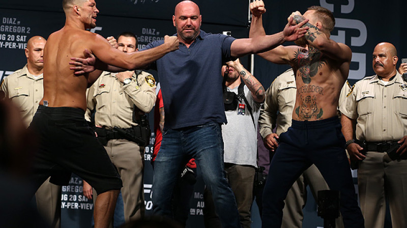 Neits Diazs (no kreisās) un Konors Makgregors svēršanās procedūras laikā
Foto: sherdog.com