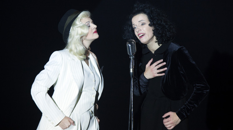 Aina no izrādes "Piafa"
Foto: Ziedonis Safronovs