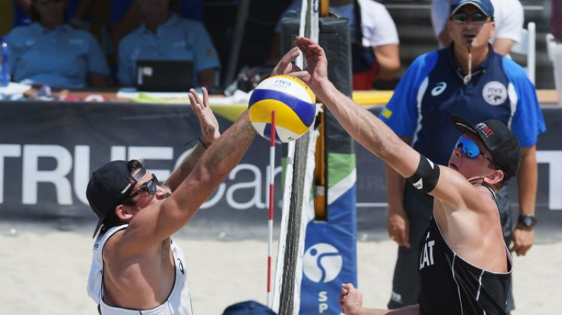 Jānis Šmēdiņš Longbīčas "Grand Slam" pirmajā spēlē pret Čīles pāri
Foto: FIVB