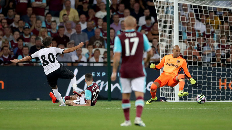 "Astra" futbolists Filipe Tešeira gūst vienīgos vārtus mačā.
Foto: AP/Scanpix