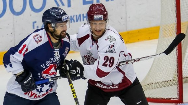 Kaspars Daugaviņš un Ralfs Freibergs
Foto: hctorpedo.ru