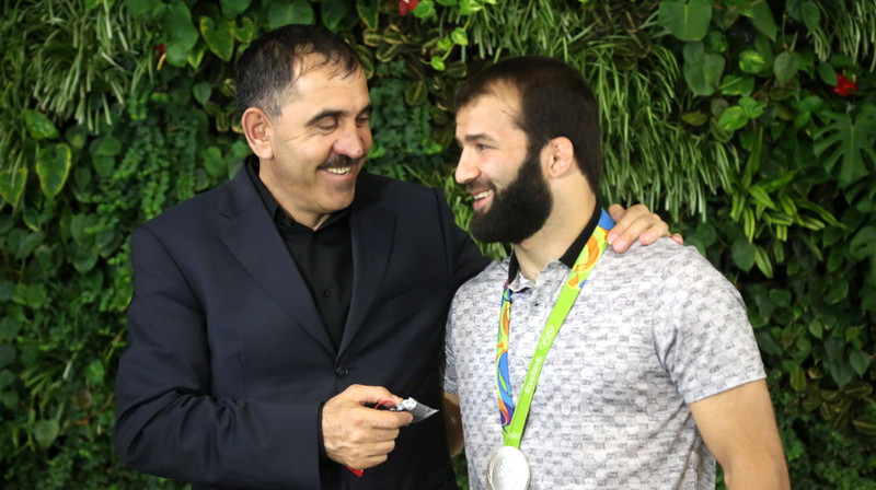 Ingušijas galva un Turcijas cīkstonis 
Foto: ingushetia.ru