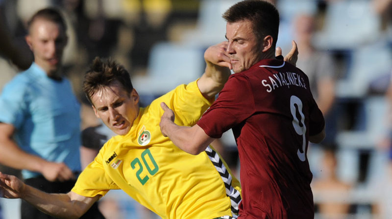Roberts Savaļnieks šovasar Baltijas kausa mačā pret Lietuvas izlasi. 
Foto: Romāns Kokšarovs/f64