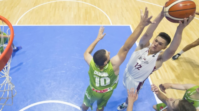 Verners Kohs uzbrukumā 
Foto: FIBA