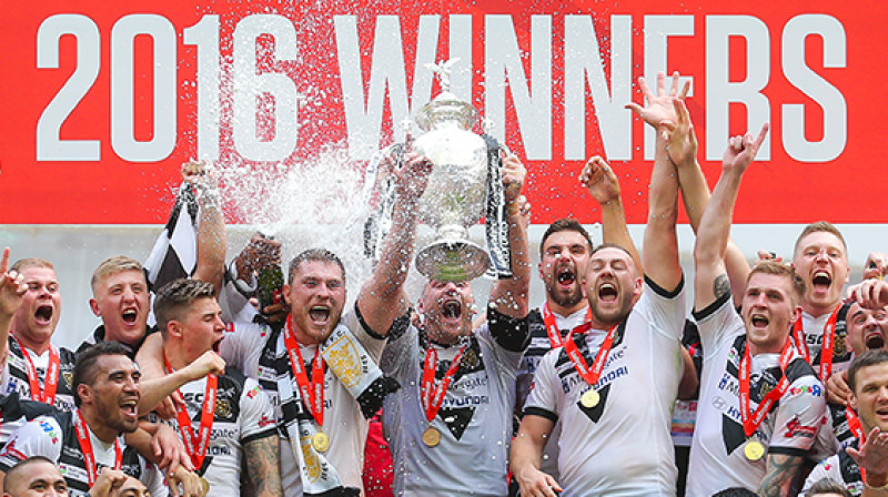 "Hull FC" ar Izaicinājuma kausu
Foto: facebook.com/hullfcofficial