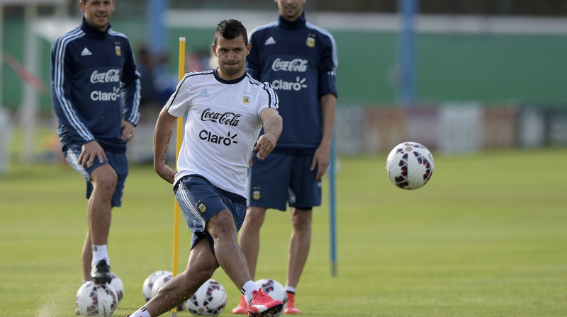 Serhio Agvero, Martins Demišelis un Havjērs Pastore izlases treniņā
Foto: AFP/Scanpix