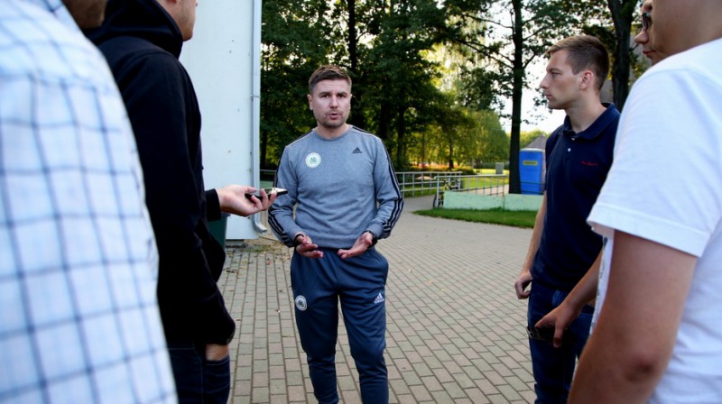 Marians Pahars kopā ar Latvijas futbola žurnālistiem
Foto: LFF