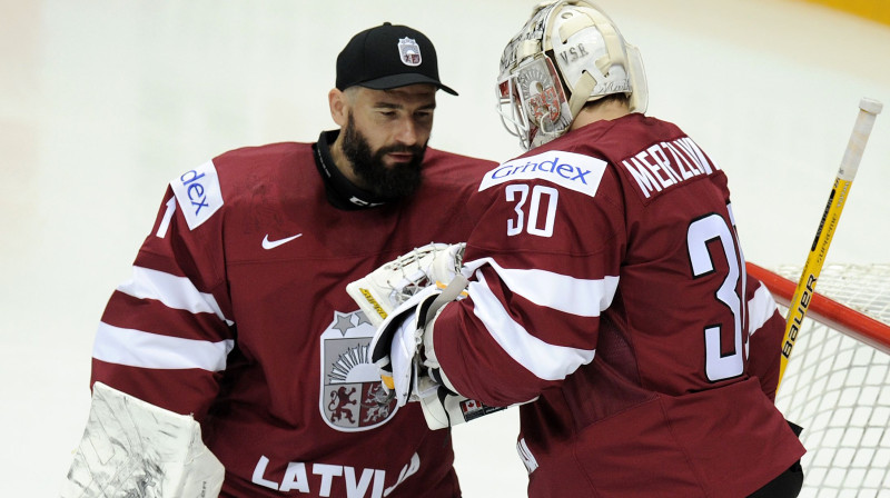 Edgars Masaļskis un Elvis Merzļikins 
Foto: Romāns Kokšarovs, f64