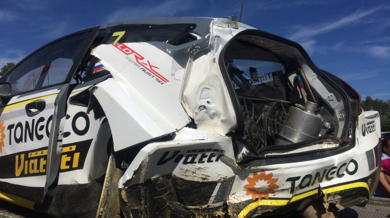 Sportista auto pēc avārijas
 Foto: @davidthomas35