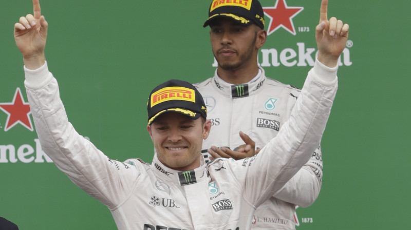 Robergs un Hamiltons uz pjedestāla Moncā
Foto: TT NYHETSBYRÅN/Scanpix
