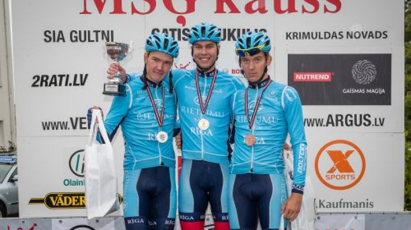 Deins Kaņepējs pa vidu
Foto: Agnis Melderis