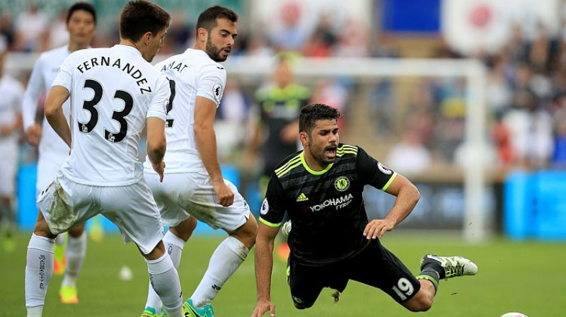 Divu vārtu autors Djēgu Kosta (pa labi)
Foto: AP/Scanpix