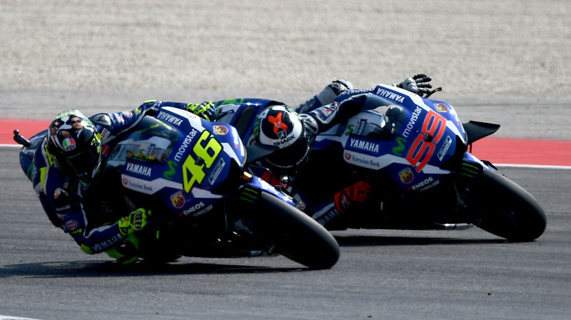 Rosi un Lorenso cīņa Misano trasē
Foto: AFP/Scanpix