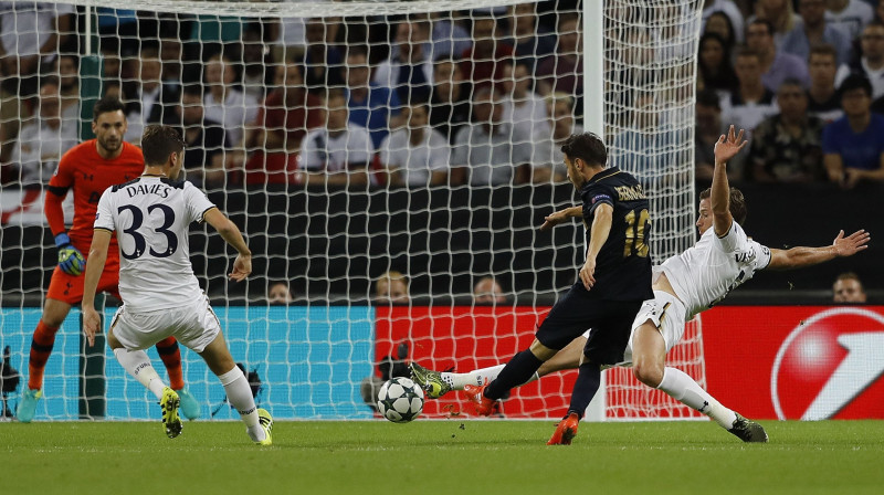 Bernardu Silva atklāj rezultātu Londonā
Foto: AP/Scanpix