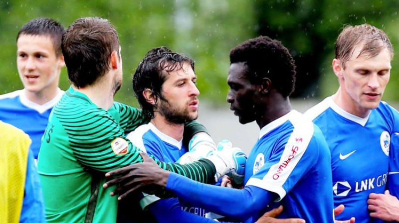RFS futbolisti Nika Pilijevs un Ensā Ndžī
Foto: Nora Krevņeva/F64