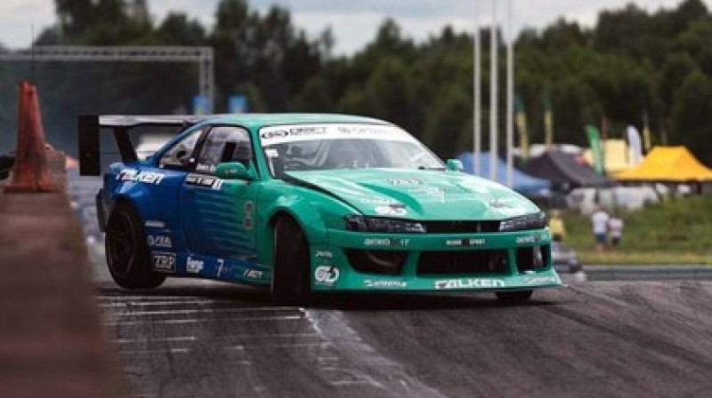Džeims Dīns. 
Foto: @falkentyres
