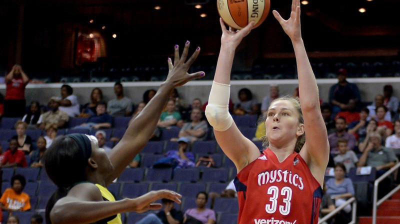 Emma Mēsemana: WNBA precīzākā tālmetienu izpildītāja
Foto: SIPA/Scanpix