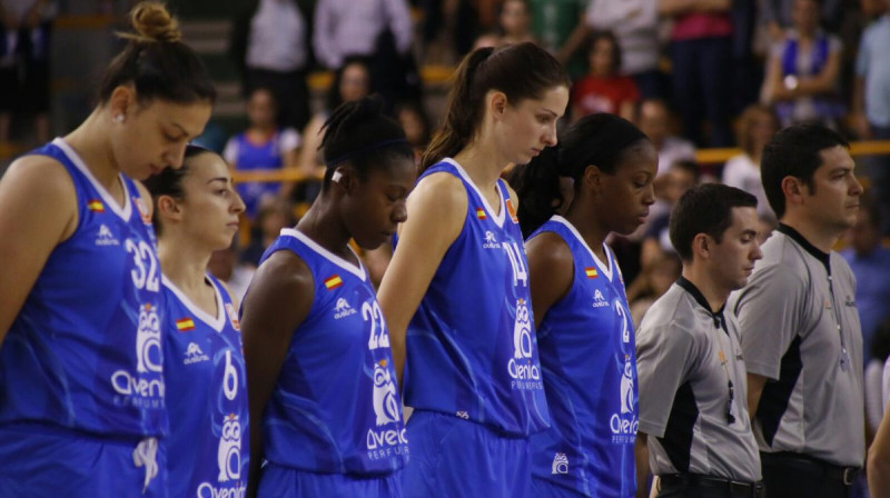 Klusuma brīdis, pieminot Samoras treneri Huanu de Menu
Foto: Perfumerias Avenida