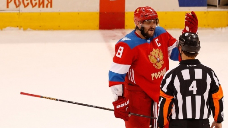 Aleksandrs Ovečkins cenšas tiesnesim pierādīt savu taisnību
Foto: AFP/Scanpix