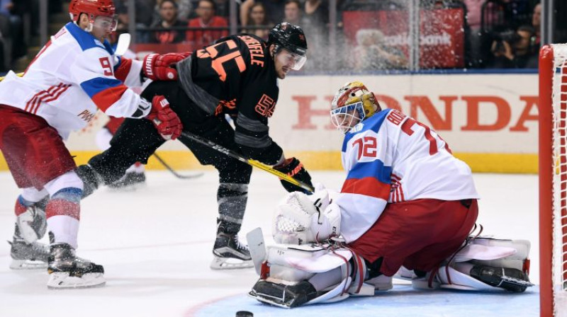 Krievijas vārtsargs Sergejs Bobrovskis atvairīja 43 no 46 Ziemeļamerikas izlases metieniem
Foto: AP/Scanpix